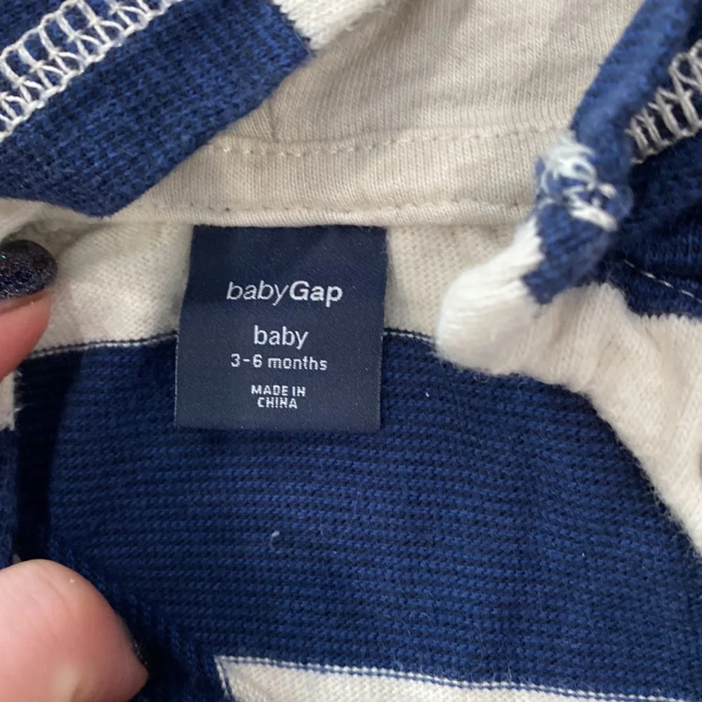 Gap bundle of 2 onesie outfits